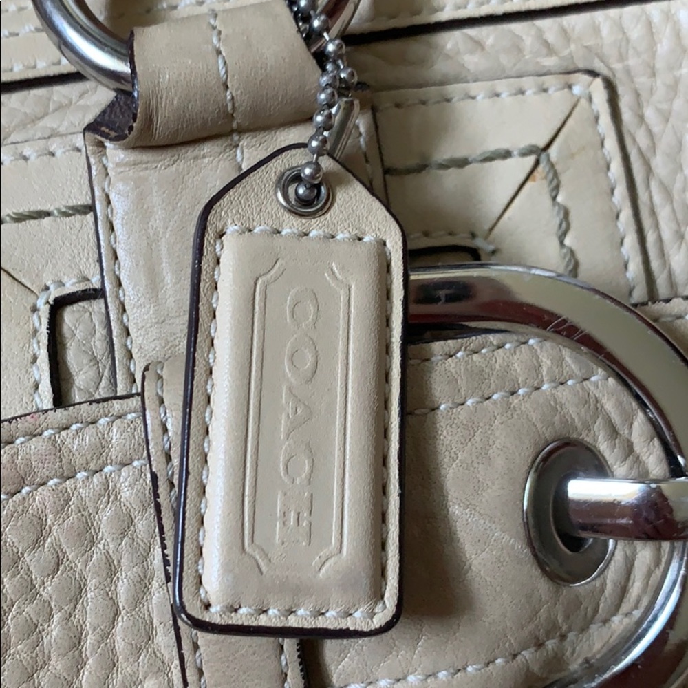 Pre-owned cream Coach bag. - Picture 2 of 4